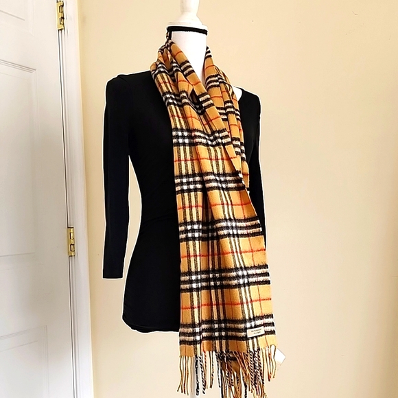 BURBERRY 2023 Cashmere Wide Scarf Classic Nova Check Plaid Unisex NEW - Picture 1 of 8